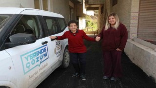 Özel gereksinimli birey Sebahattin, evinin bulunduğu sokakta rahatça yürüyebilsin diye yollar asfaltlandı