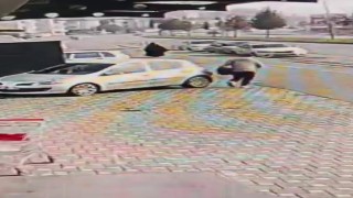 Park halindeki aracı çizip hiçbir şey olmamış gibi yoluna devam etti