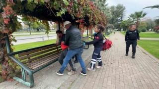 Parkta alkol alıp sızan şahıs hastanelik oldu