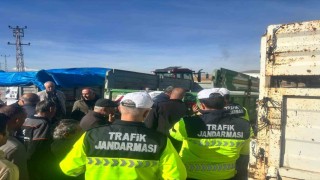 Pınarbaşında traktörlere reflektör dağıtıldı