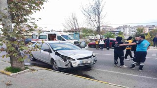 Pınarhisarda otomobiller çarpıştı: 3 kişi hafif yaralandı