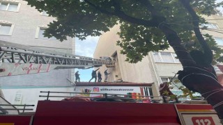 Polisten kaçmaya çalışırken baca boşluğuna sıkıştı