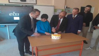 Protokolden ilkokul öğrencisi Şenere doğum günü sürprizi