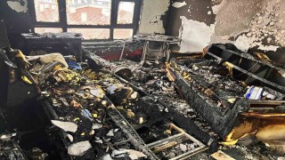 Psikolojik sorunları olduğu iddia edilen kişi evini ateşe verdi, balkona çıkıp izledi