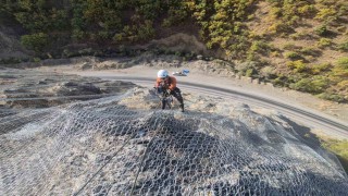 Pülümür yolunda taş düşmesi karşın güvenlik çalışmaları tamamlandı