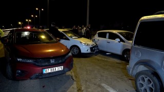 Refüje çarpan araç zincirleme kazaya sebep oldu: 1 yaralı