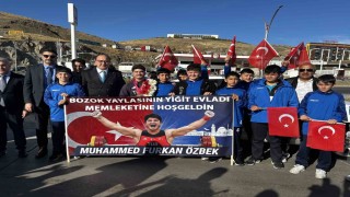 Rekor kırarak dünya şampiyonu olan milli halterci Muhammed Furkan Özbek, memleketinde davul ve zurna ile karşılandı