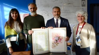 Rektör Adıgüzel, 17. Uluslararası Anadolu Kaligrafi ve Tipografi Etkinliğini ziyaret etti