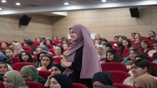 Rektör Akkaya ile Rektör Alican Gençlerle Baş Başa programında öğrencilerle bir araya geldi