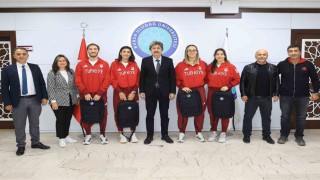 Rektör Yılmazdan başarılı sporculara özel tebrik