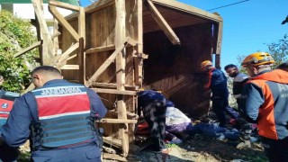 Rizede ahşap yapı çöktü: 1 ölü, 2 yaralı