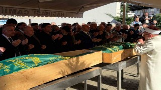 Rizede ahşap yapının üzerlerine düşmesi sonucu ölen 2 kişi toprağa verildi