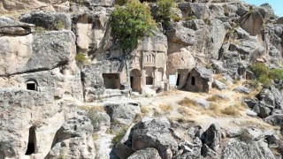 Roma ve Bizansın izlerini taşıyan Manastır Vadisi ziyaretçilerin ilgi odağı