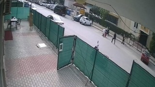 Rus uyruklu çiftin tartışması bıçaklı saldırıya döndü, o anlar güvenlik kamerasına yansıdı