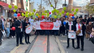 Sağlık çalışanları diyabete dikkat çekmek için yürüdü