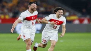 Salih Özcanın milli takımdaki ilk gol sevinci