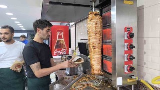 Şampiyonlar Liginden dönerciliğe: Beşiktaşın eski futbolcusu döner dükkanı açtı