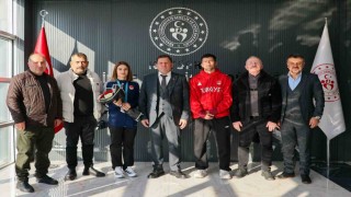 Şampiyonlara coşkulu karşılama