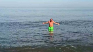 Samsunda pastırma sıcakları vatandaşı denize çekti