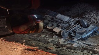 Şanlıurfada devrilen tırın sürücüsü hayatını kaybetti