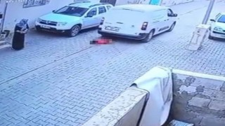 Şanlıurfada kargo aracının çarptığı 2 yaşındaki çocuk hayatını kaybetti... Feci kaza kamerada