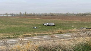 Şarampole giren otomobil sürücüsü yaralandı