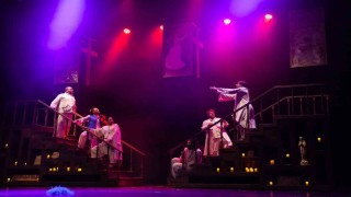 Şehir tiyatrosu perdesini öğretmenler için ücretsiz açıyor