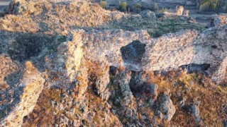 Selçuklu kalesi ve çevresindeki türbeler tarihe ışık tutuyor