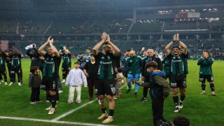 Serdar Dursun galibiyeti göbek atarak kutladı