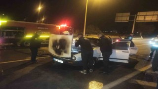 Seydişehirde kırmızı ışıkta bekleyen otomobilde yangın çıktı