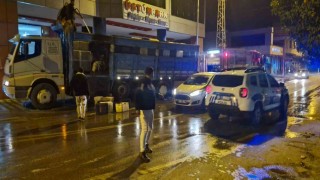 Seyir halindeki kamyonun kasası alev aldı