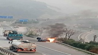 Seyir halindeki otomobil alev aldı