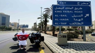 Sigarayı bıraktı, motosikleti ile 250 bin kilometre yol yaptı: Son durağı umre oldu