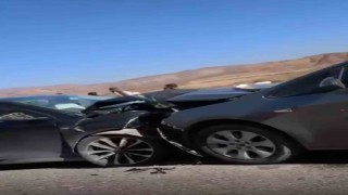 Siirtte otomobiller çarpıştı: 4 yaralı