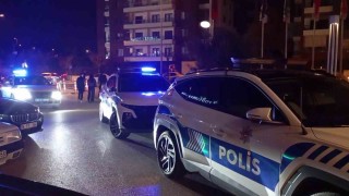 Silahını göstererek bekçileri tehdit etti