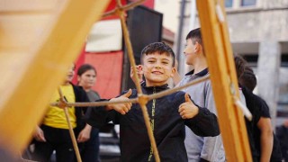 Sındırgıda deprem sonrası çocuklara moral desteği