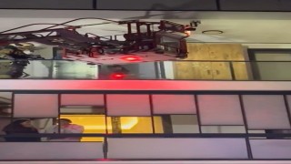 Sinir krizi geçiren kadın evi ateşe vermek istedi