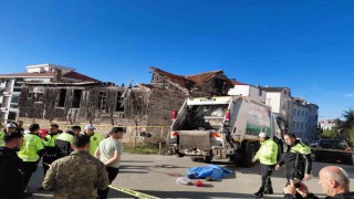 Sinop Belediyesi çöp kamyonu önünden geçen yaşlı kadını ezdi: Cinayet gibi kaza kameraya yansıdı