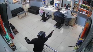 Sinopta berber dükkanına silahlı saldırı: O anlar kamerada