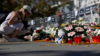 Sırbistanda on binlerce protestocu, tren istasyonu faciasının yıldönümde Novi Sadda bir araya geldi