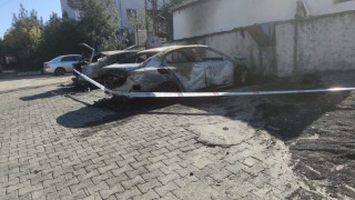 Şırnakta park halindeki iki araç alev aldı