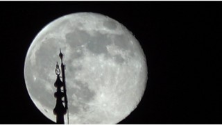 Şişkin ay görsel şölen sundu