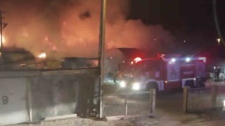Sivasta ahır yangını geceyi aydınlattı