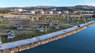 Sivasta hava sıcaklıkları mevsim normalleri üzerinde seyretti, vatandaşlar hafta sonunu piknik alanlarında geçirdi