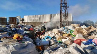 Siverekte hurdacıda çıkan yangın itfaiye ekiplerince söndürüldü