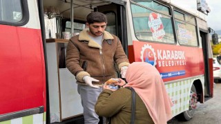 Soğuk sabahlar belediyenin çorba ikramıyla ısınıyor