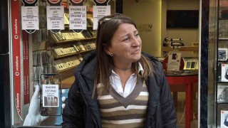 Sokağın maskotu Waffle ekipler tarafından barınağa götürülünce gözyaşı döktü