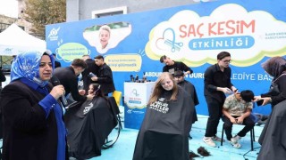 Sosyal medya fenomeni kardeşler engelli bireylerle Saç Kesim Etkinliği düzenledi