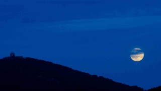 Spil Dağının eşsiz manzarası Kunduz Süper Ay ile aydınlandı