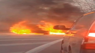 Sultangazide seyir halindeki araç alevlere teslim oldu